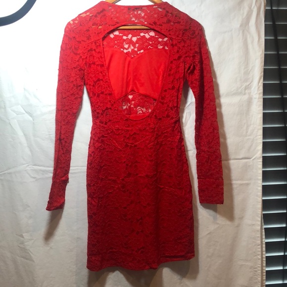 Red dress - Picture 2 of 2